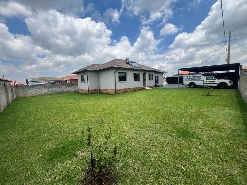 3 Bedroom Property for Sale in Azaadville Gauteng