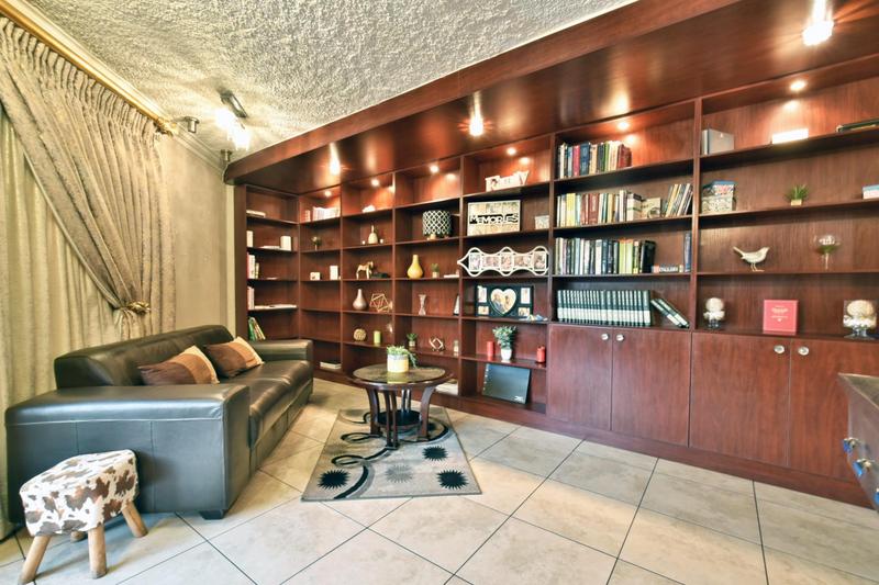 5 Bedroom Property for Sale in Bassonia Gauteng