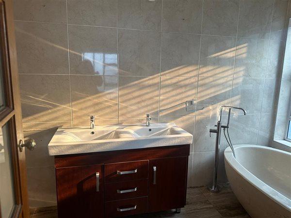 To Let 5 Bedroom Property for Rent in Brixton Gauteng