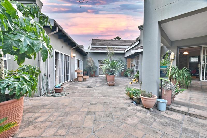 4 Bedroom Property for Sale in Northcliff Gauteng