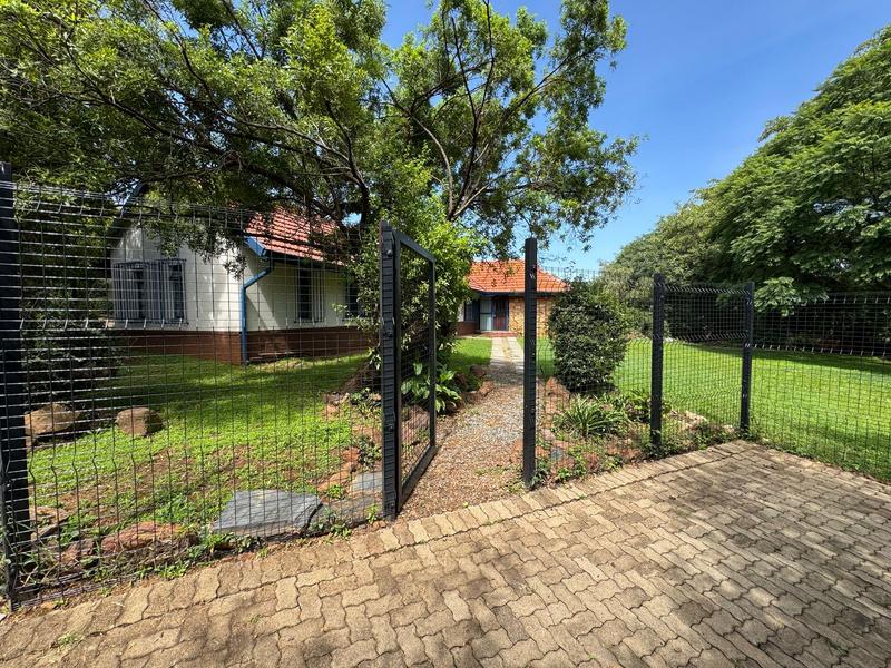 To Let commercial Property for Rent in Waterkloof A H Gauteng