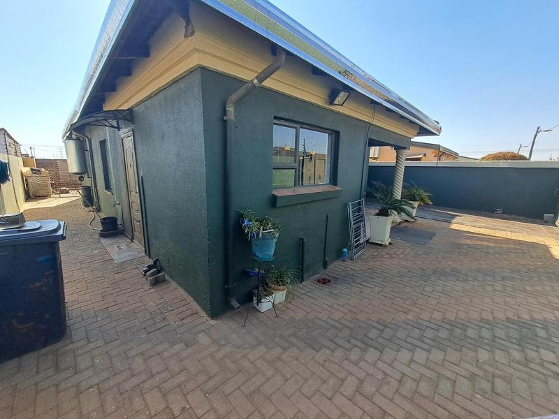3 Bedroom Property for Sale in Protea Glen Gauteng