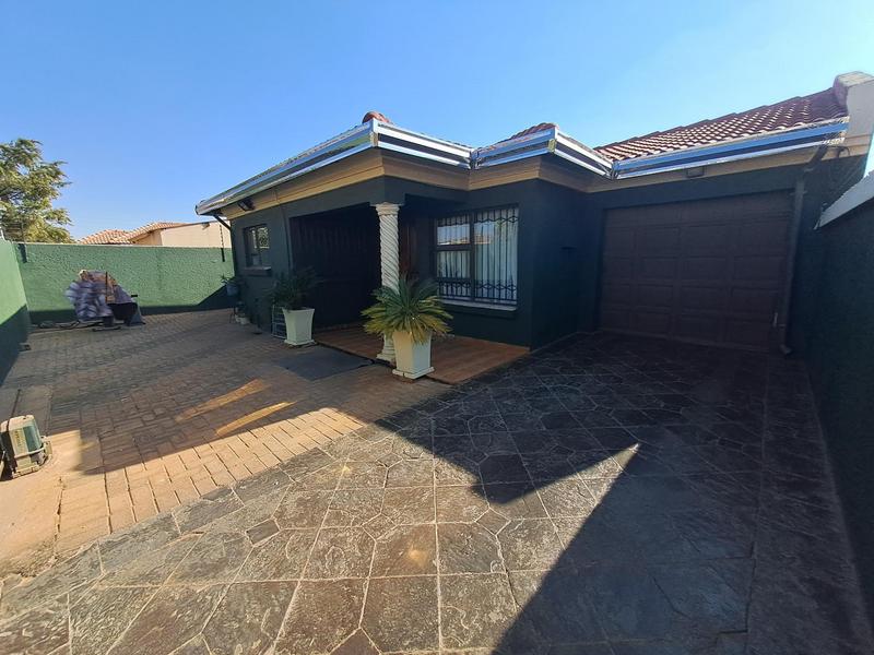 3 Bedroom Property for Sale in Protea Glen Gauteng