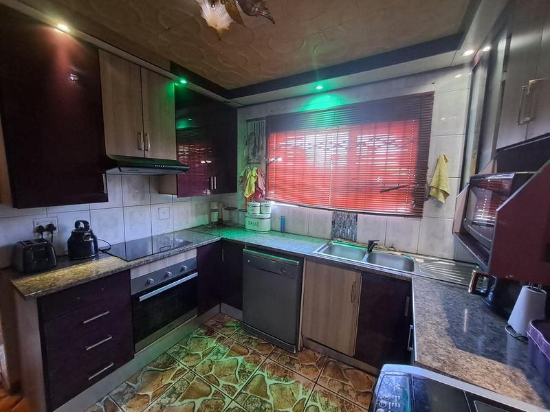 3 Bedroom Property for Sale in Protea Glen Gauteng