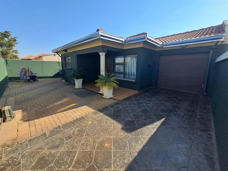 3 Bedroom Property for Sale in Protea Glen Gauteng