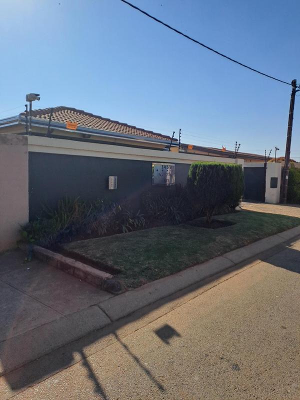 3 Bedroom Property for Sale in Protea Glen Gauteng