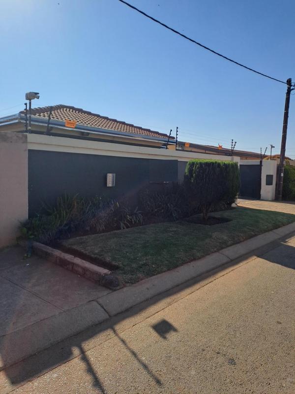 3 Bedroom Property for Sale in Protea Glen Gauteng