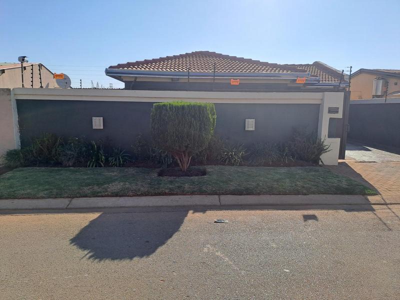 3 Bedroom Property for Sale in Protea Glen Gauteng