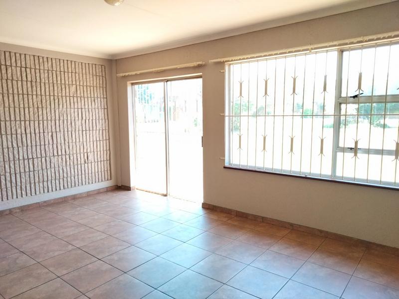 To Let 2 Bedroom Property for Rent in Helderkruin Gauteng