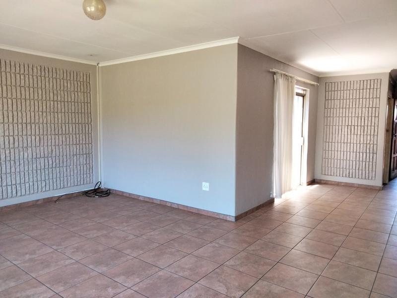 To Let 2 Bedroom Property for Rent in Helderkruin Gauteng