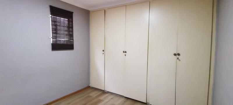 To Let 2 Bedroom Property for Rent in Helderkruin Gauteng