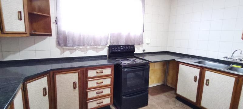To Let 2 Bedroom Property for Rent in Helderkruin Gauteng