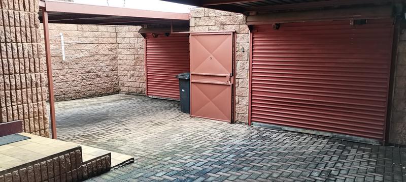 To Let 2 Bedroom Property for Rent in Helderkruin Gauteng