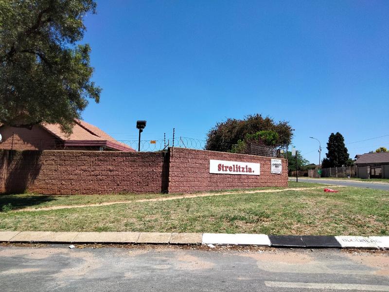 To Let 2 Bedroom Property for Rent in Helderkruin Gauteng