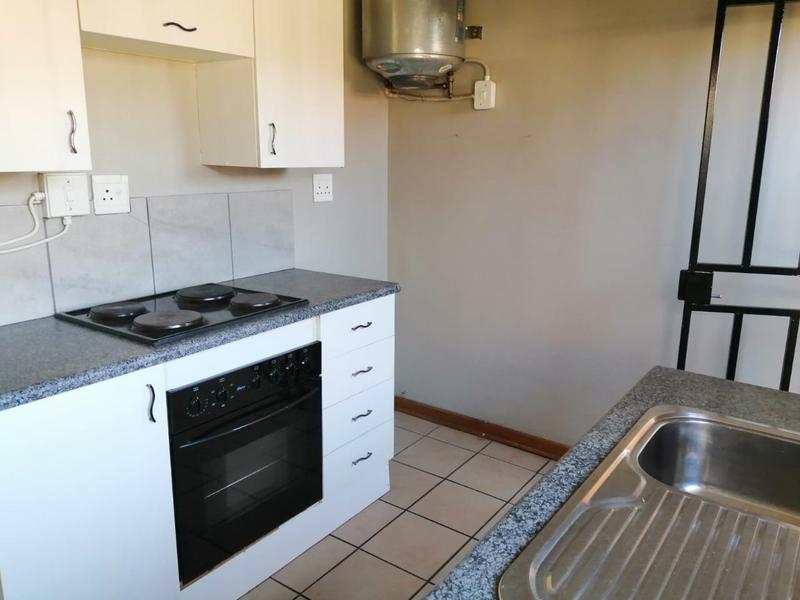 To Let 1 Bedroom Property for Rent in Petersfield Gauteng