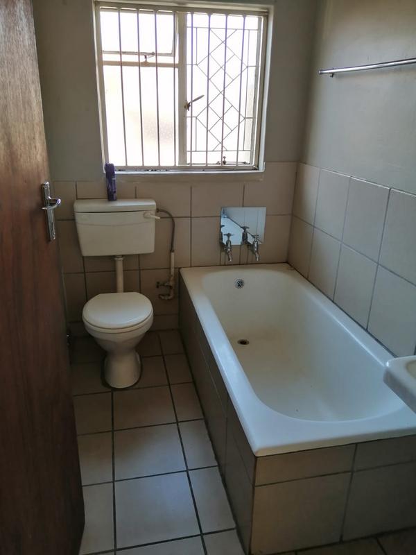 To Let 1 Bedroom Property for Rent in Petersfield Gauteng