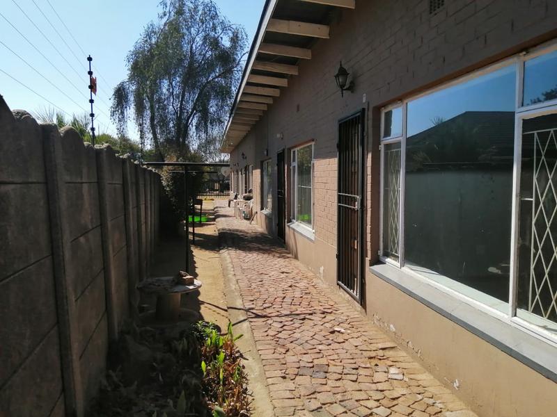 To Let 1 Bedroom Property for Rent in Petersfield Gauteng