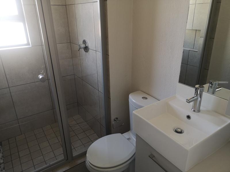 To Let 2 Bedroom Property for Rent in Broadacres Gauteng
