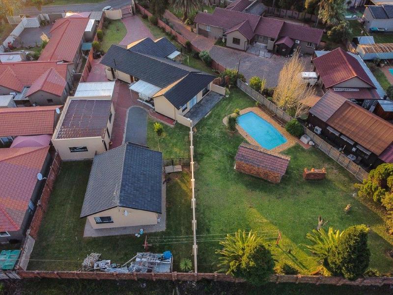 4 Bedroom Property for Sale in Brackendowns Gauteng