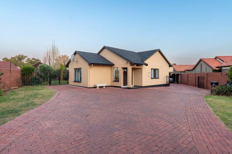 4 Bedroom Property for Sale in Brackendowns Gauteng