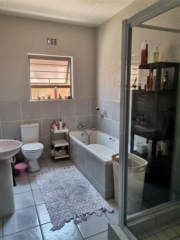 3 Bedroom Property for Sale in New Market Gauteng