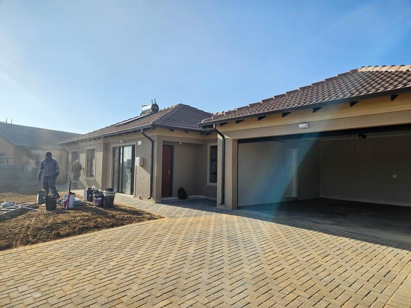 4 Bedroom Property for Sale in Windmill Park Gauteng