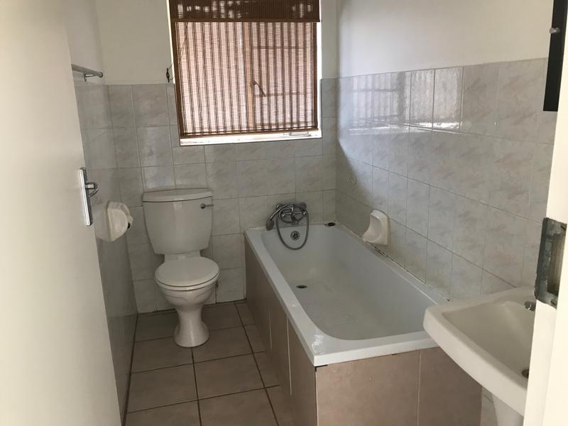 To Let 2 Bedroom Property for Rent in Garsfontein Gauteng