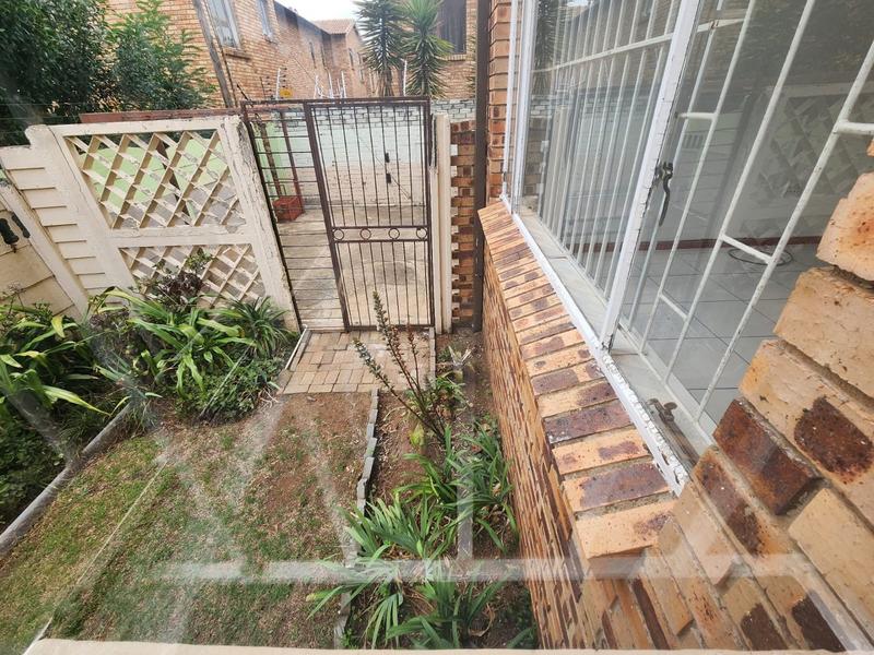 2 Bedroom Property for Sale in Greenhills Gauteng