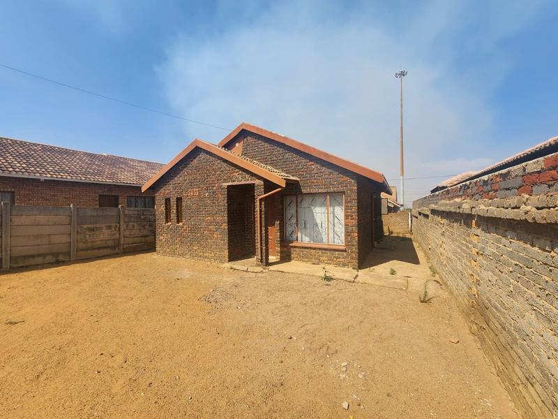 2 Bedroom Property for Sale in Mohlakeng Gauteng