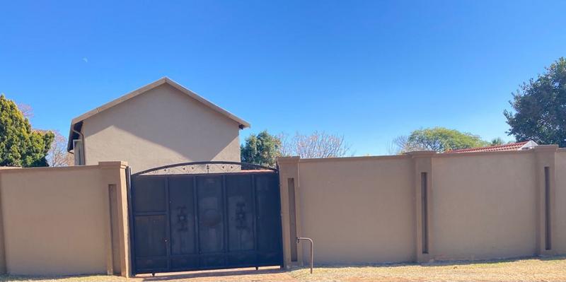 4 Bedroom Property for Sale in Weltevreden Park Gauteng