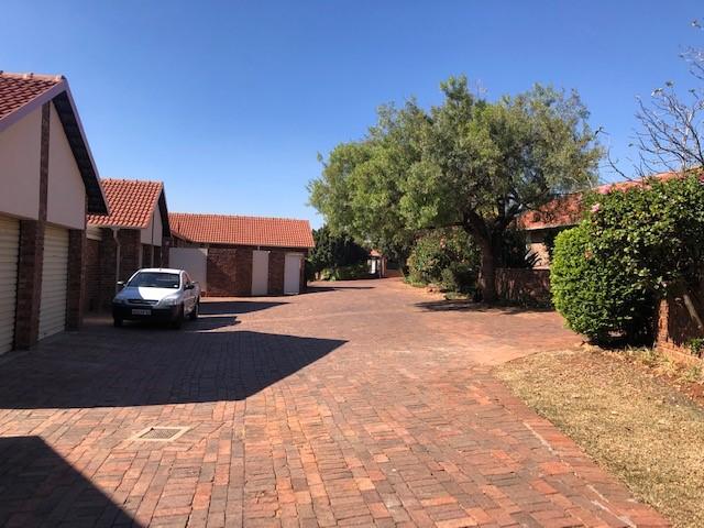 To Let 3 Bedroom Property for Rent in Faerie Glen Gauteng