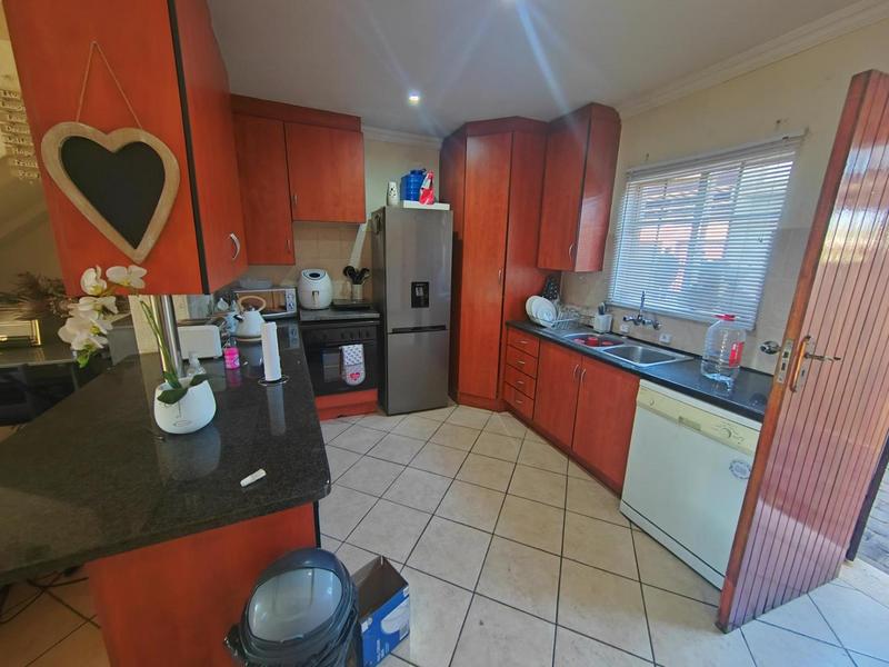 2 Bedroom Property for Sale in Annlin Gauteng