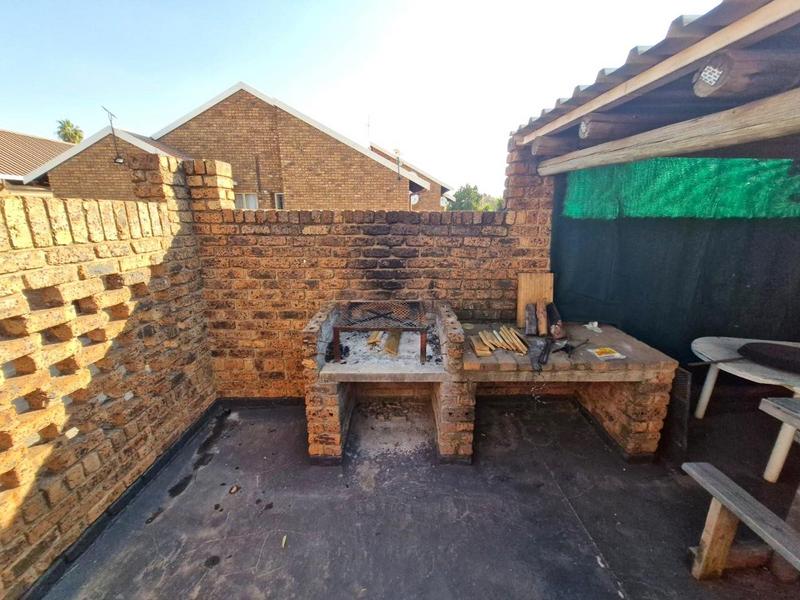 2 Bedroom Property for Sale in Doornpoort Gauteng