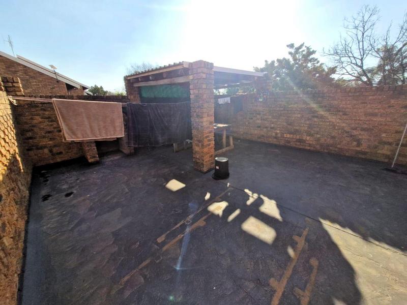 2 Bedroom Property for Sale in Doornpoort Gauteng