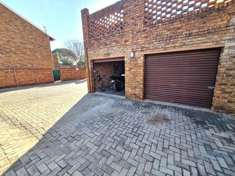 2 Bedroom Property for Sale in Doornpoort Gauteng