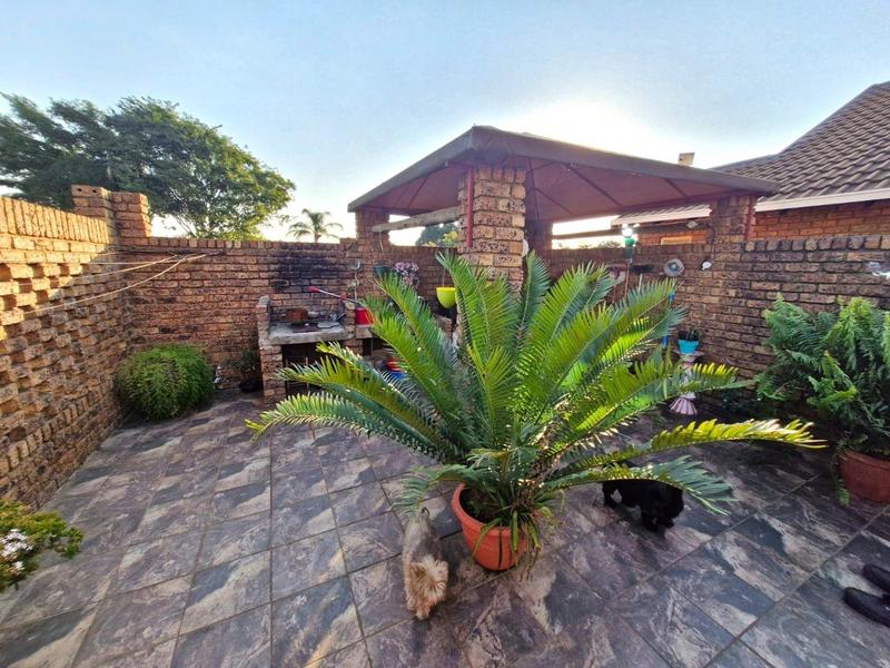 2 Bedroom Property for Sale in Doornpoort Gauteng