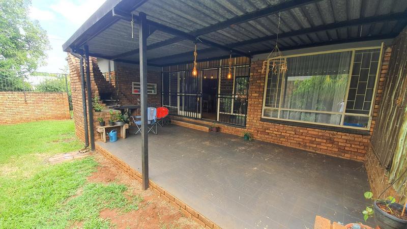 4 Bedroom Property for Sale in Dorandia Gauteng