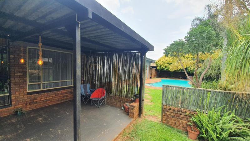 4 Bedroom Property for Sale in Dorandia Gauteng