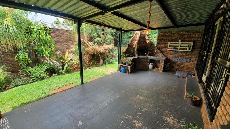 4 Bedroom Property for Sale in Dorandia Gauteng