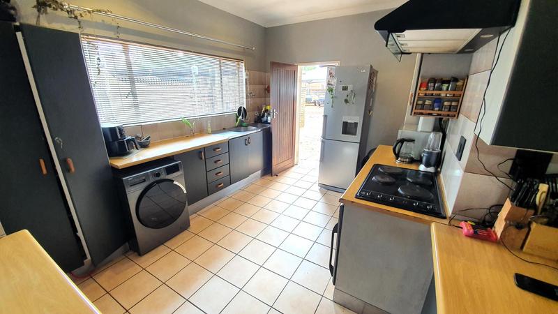 4 Bedroom Property for Sale in Dorandia Gauteng