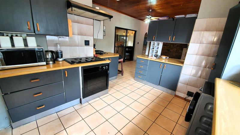4 Bedroom Property for Sale in Dorandia Gauteng