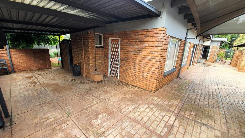 4 Bedroom Property for Sale in Dorandia Gauteng