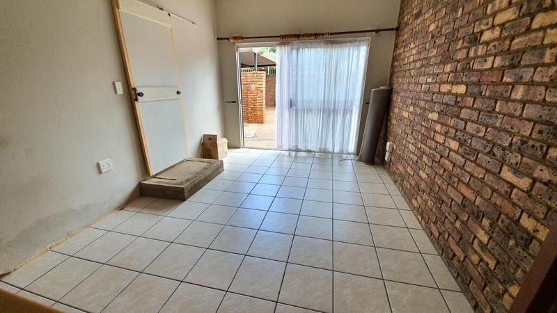 4 Bedroom Property for Sale in Dorandia Gauteng