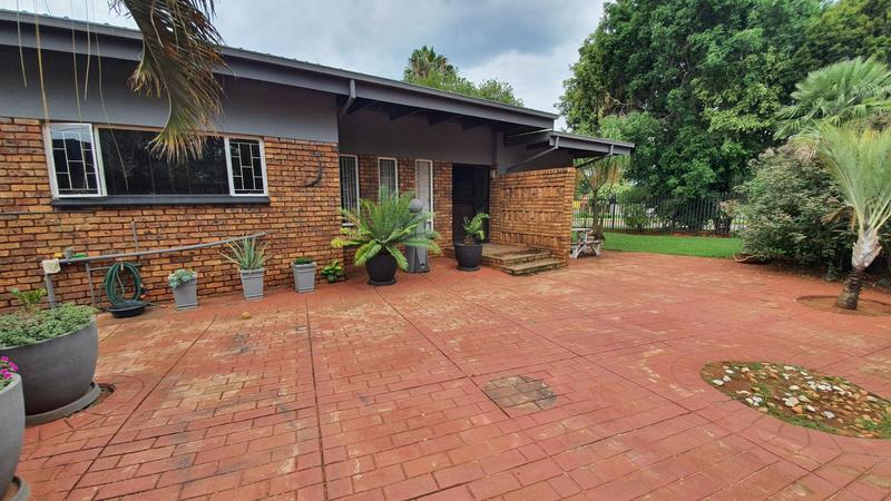 4 Bedroom Property for Sale in Dorandia Gauteng