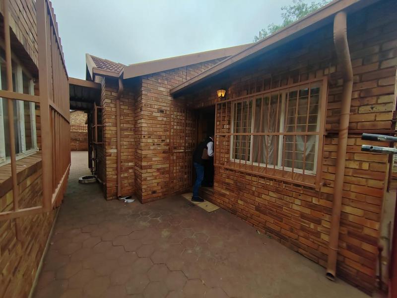 3 Bedroom Property for Sale in Dorandia Gauteng