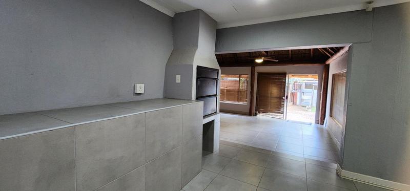 4 Bedroom Property for Sale in Florauna Gauteng