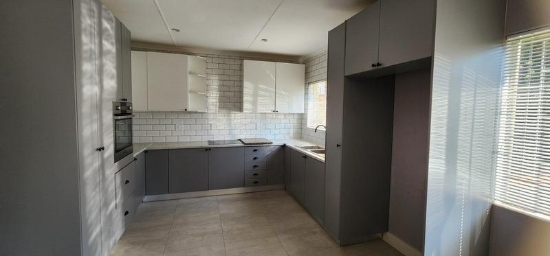 4 Bedroom Property for Sale in Florauna Gauteng