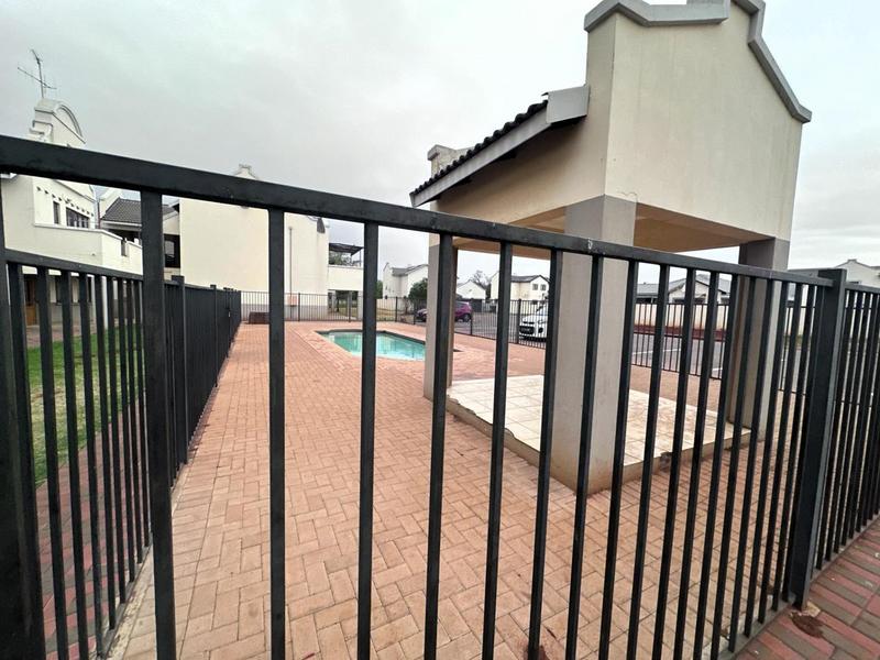 1 Bedroom Property for Sale in Hesteapark Gauteng
