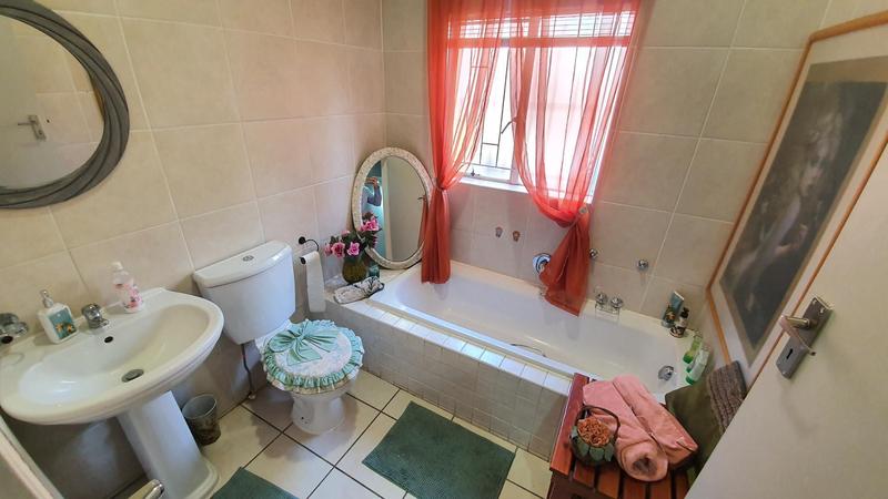 4 Bedroom Property for Sale in Magalieskruin Gauteng