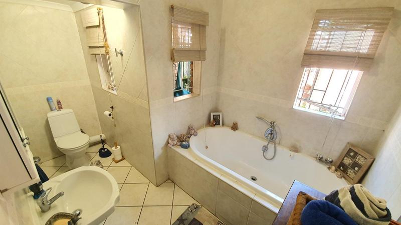 4 Bedroom Property for Sale in Magalieskruin Gauteng